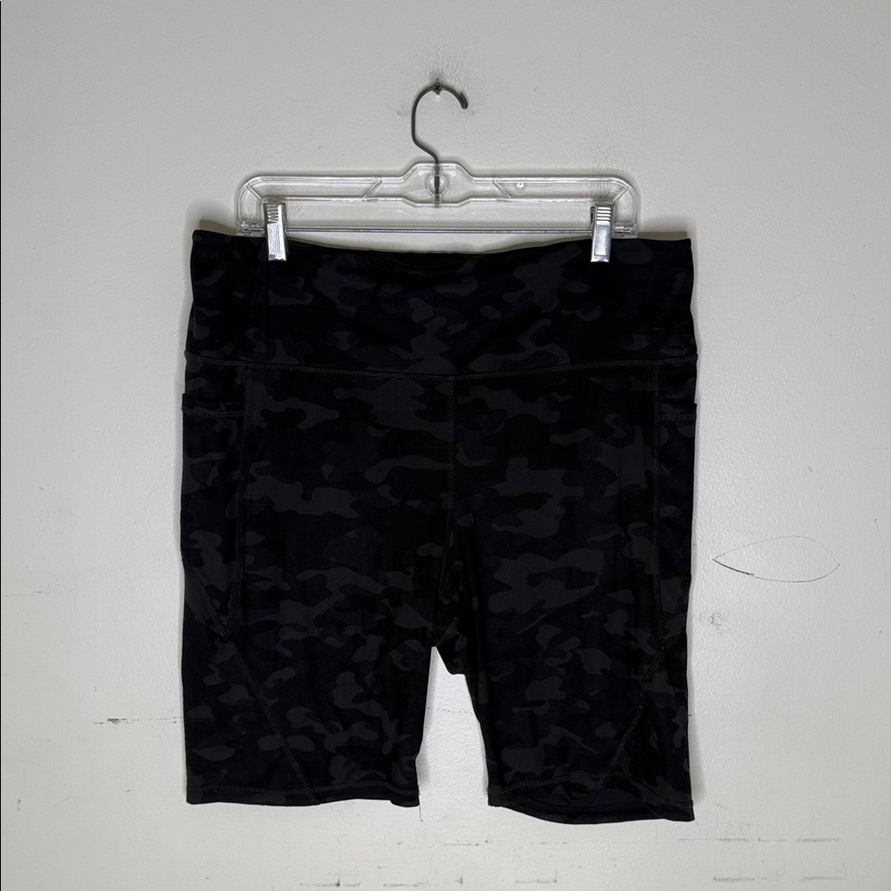 Danskin Black and Gray Camo Athletic Bike Shorts Size XL